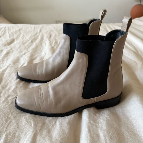 Everlane Italian Leather Chelsea Boots - Picture 2 of 7